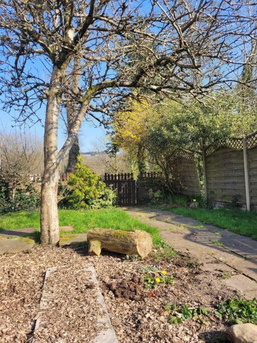 Riverside Bungalow - Direct River Access! Ystradgynlais Exterior photo